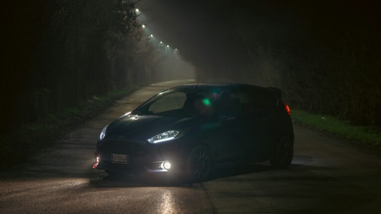 Ford Fiesta de sixième génération restylée, de nuit